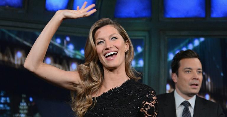 Gisele Bündchen diz que aprendeu inglês ouvindo Mariah Carey e Boyz II Men