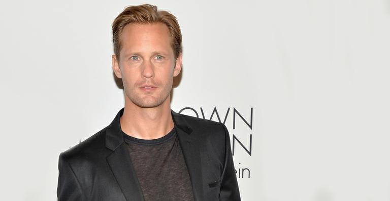 No Pólo Sul, Alexander Skarsgard posa nu em frio de -30ºC