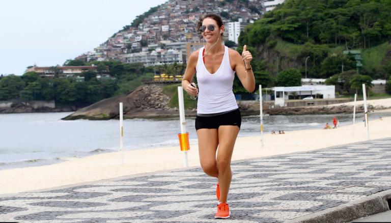 Glenda Kozlowski corre na orla da zona sul do Rio de Janeiro
