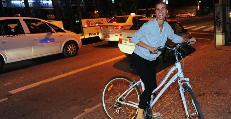 Renata Kuerten fala sobre andar de bicicleta em São Paulo: “vou para qualquer lugar”