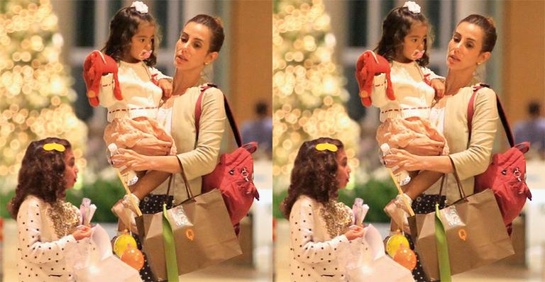 Tania Khalill faz compras em shopping carioca ao lado das filhas