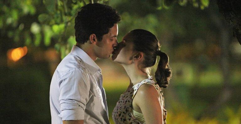 Amor à Vida: Linda e Rafael se beijam
