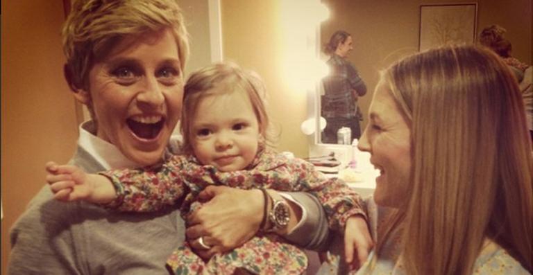 Ellen DeGeneres paparica a filha de Drew Barrymore