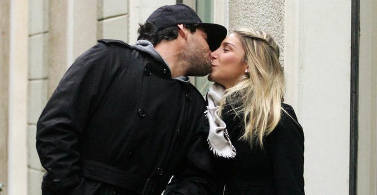Alexandre Pato e a namorada, Sophia Mattar, aproveitam inverno de Milão