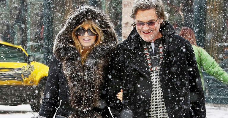 Goldie Hawn e Kurt Russell enfrentam a forte neve em Aspen nos Estados Unidos