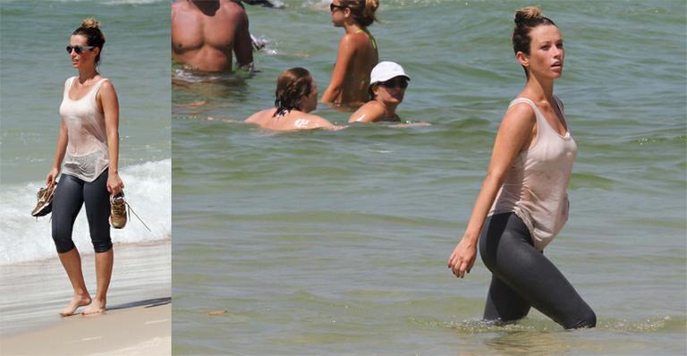 Juliana Didone mergulha no mar de roupa após correr pela orla do Rio