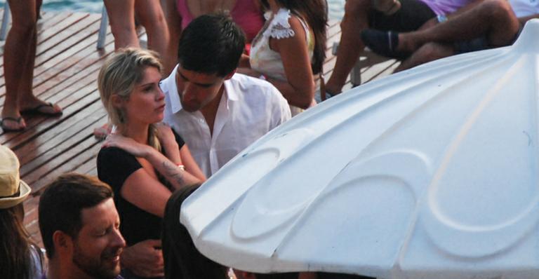 Bárbara Evans curte festa ao lado de novo affair; Veja as fotos!