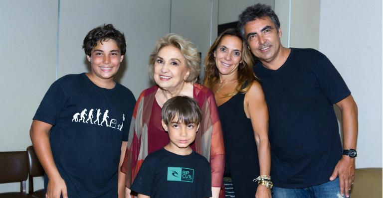 Eva Wilma comemora seus 80 anos de idade e 60 de carreira com estreia no teatro