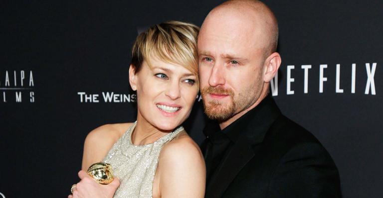 Globo de Ouro: Robin Wright exibe prêmio de Melhor Atriz em Série Dramática
