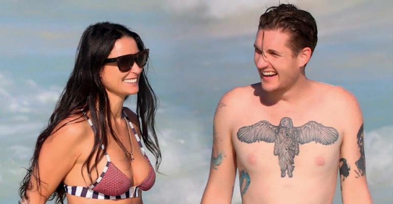 Apaixonada, Demi Moore curte férias calientes com Sean no México