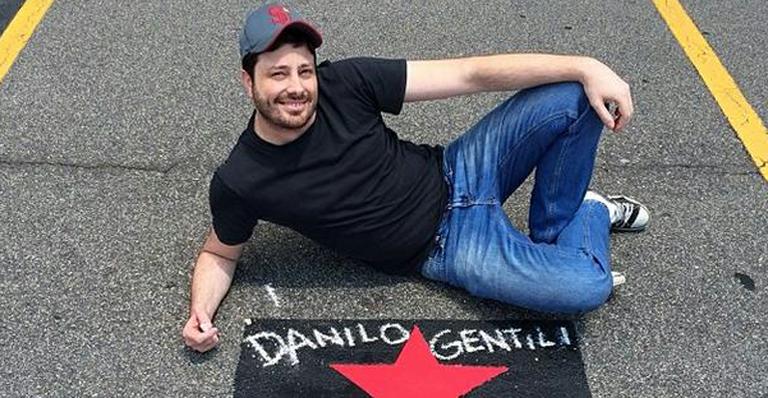 No SBT, Danilo Gentili ocupa vaga de estacionamento usada por Jô Soares