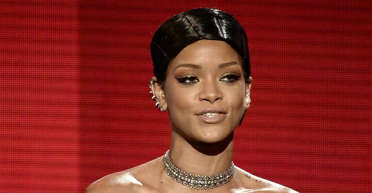 Rihanna é homenageada com prêmio de ícone da moda no CFDA de 2014