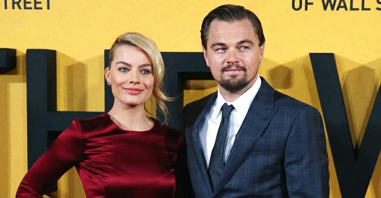 Margot Robbie e Leonardo DiCaprio trocam elogios em première