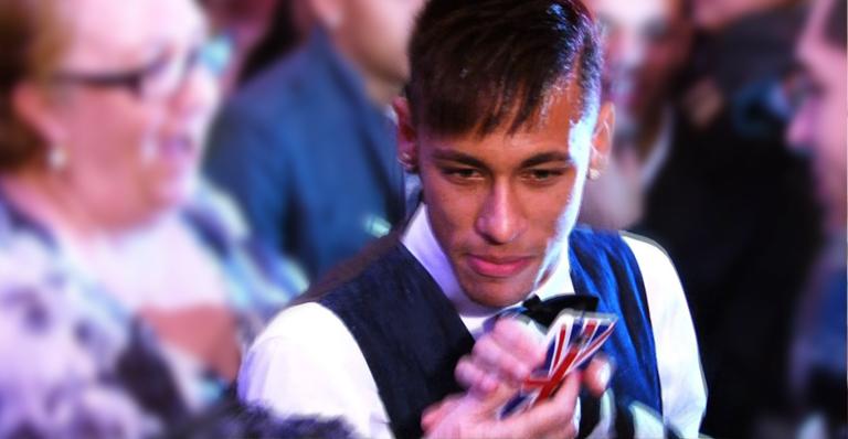 O craque Neymar fala do preço da fama
