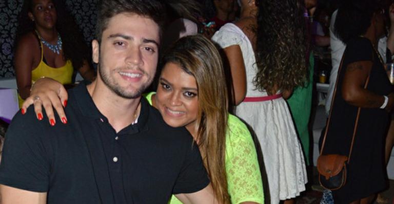 Vai casar! Preta Gil anuncia noivado durante show em Salvador