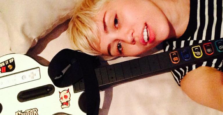 Miley Cyrus não vai ao Grammy para jogar Guitar Hero em casa