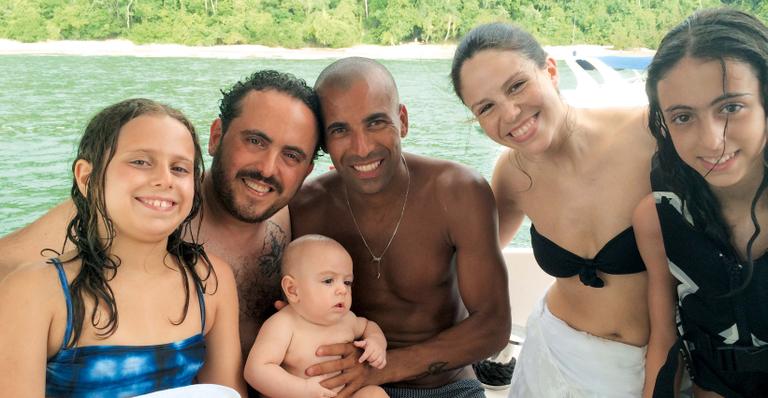Emerson Sheik mima afilhado, Jean-Luc, filho de Isaac Azar