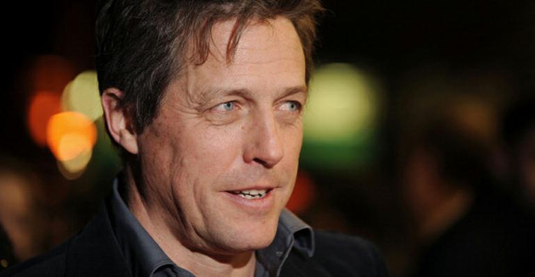 Aos 53 anos, ator Hugh Grant assume paternidade de terceiro filho