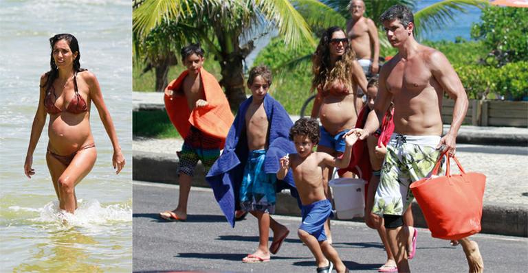 Márcio Garcia e a mulher vão à praia da Barra com os três filhos