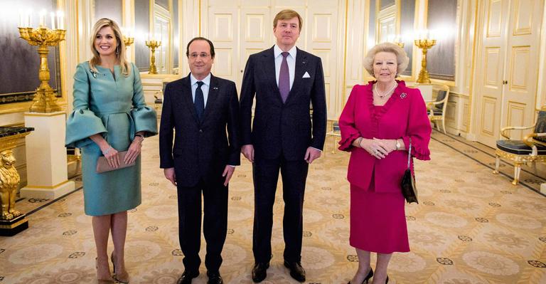 Família Real da Holanda recebe o presidente francês em palácio