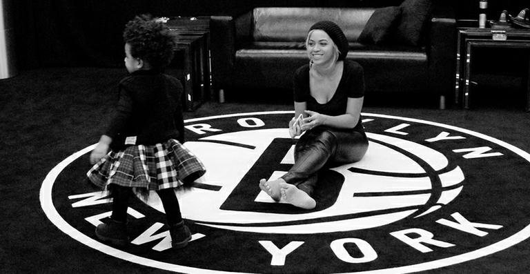 Beyoncé mostra novas fotos ao lado da filha, Blue Ivy