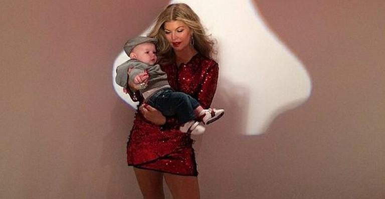 Cantora Fergie faz primeira campanha ao lado do filho, Axl