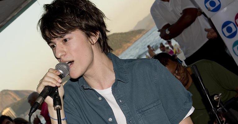 Thalles Cabral, o Jonathan de Amor à Vida, faz show de rock no Rio