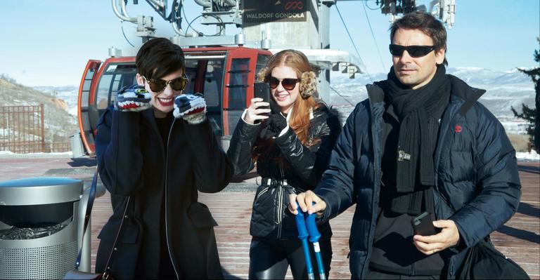 Famosos brincam com a neve durante Festival de Sundance, nos EUA