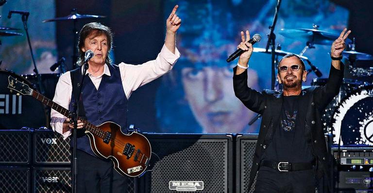 Paul McCartney e Ringo Starr em tributo aos Beatles