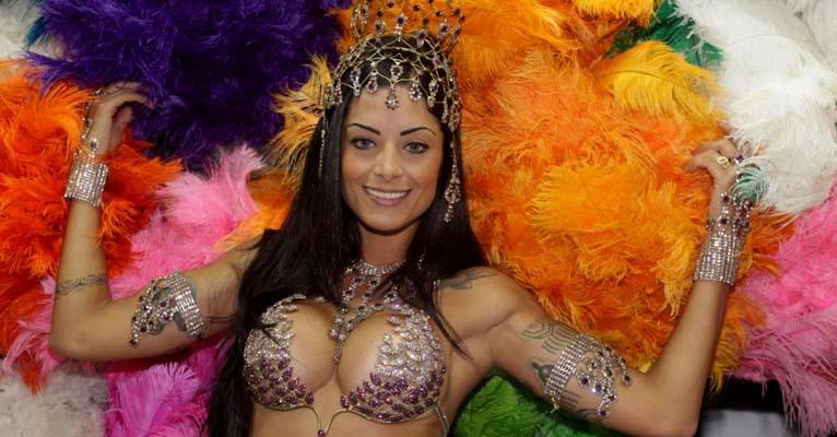 Aline Riscado mudou a dieta e o treino para o Carnaval
