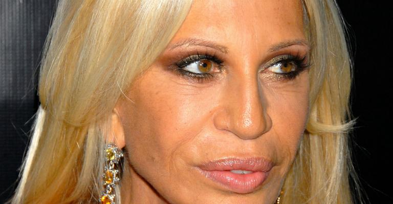 Donatella Versace é fotografada sem maquiagem e causa polêmica