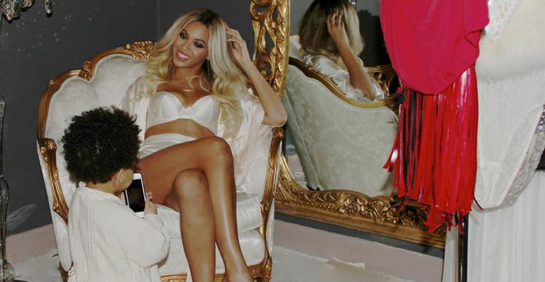 Beyoncé mostra filha Blue Ivy se divertindo nos bastidores de show