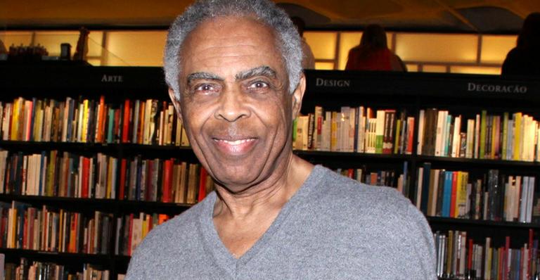 Após ser internado, Gilberto Gil tranquiliza os fãs sobre a sua saúde