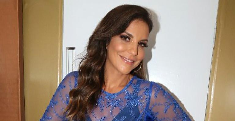 Ivete Sangalo vira boneco de Olinda no carnaval 2014