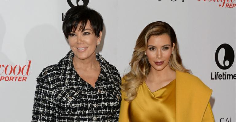 Kim Kardashian posta foto da mãe fazendo pole dance aos 58 anos