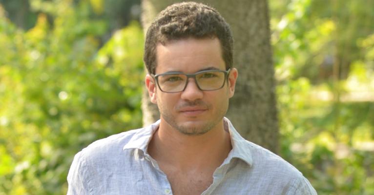 Thiago Mendonça, o Felipe de ‘Em Família’, comenta polêmica sobre a diferença de idade dos atores da novela