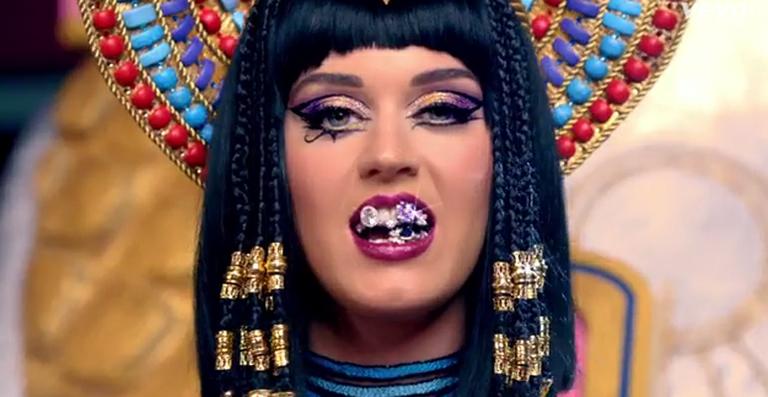 Katy Perry se veste de Cleópatra em prévia do clipe Dark Horse