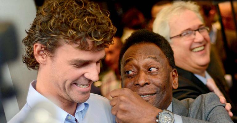 Guga e Pelé prestigiam inauguração de loja no Rio