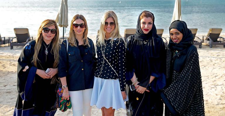 Carol Celico se encanta com a moda de Dubai