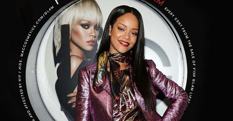Rihanna destina lucros de sua linha de maquiagens para entidades