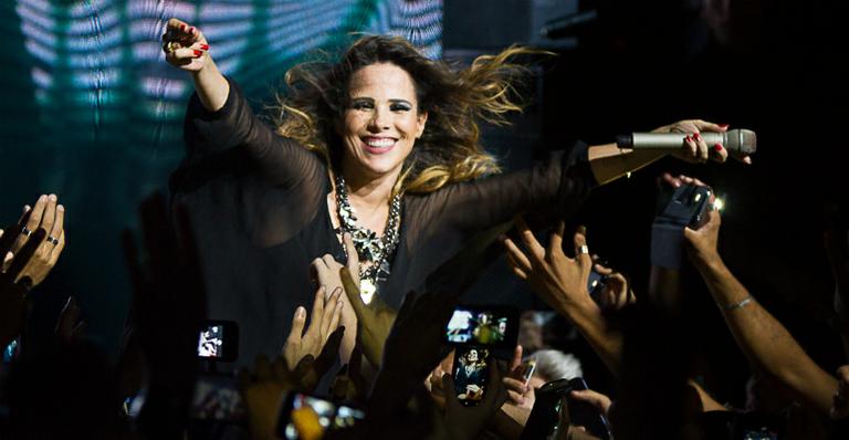 Grávida, Wanessa canta em boate gay em São Paulo