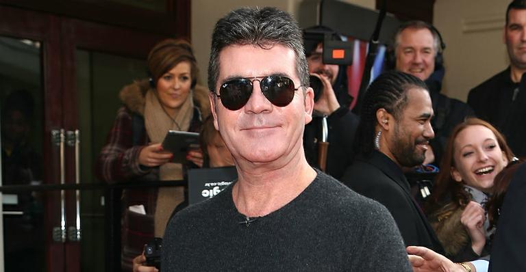 Simon Cowell comemora nascimento do filho: ‘Saudável e lindo’
