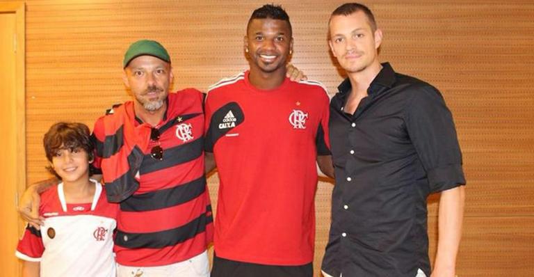 Protagonista de ‘RoboCop’ visita o Maracanã em dia da clássico