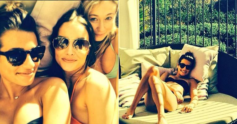 Lea Michele posa de biquíni ao lado das amigas e declara: “Muito feliz”