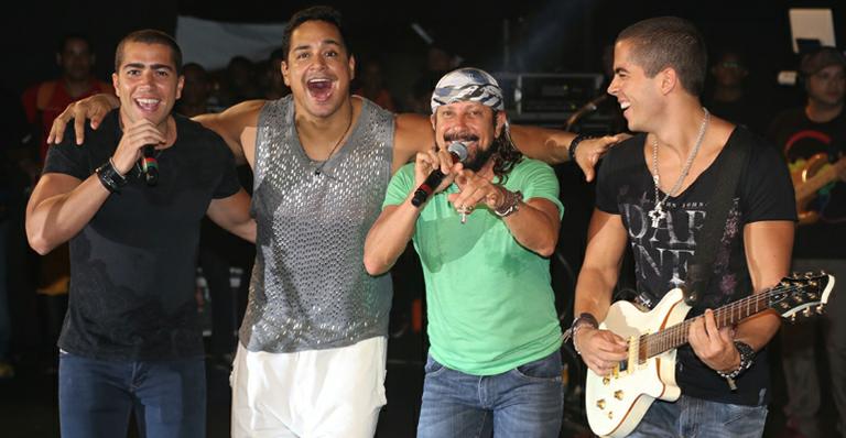 Bell Marques divide o palco com os filhos em Salvador
