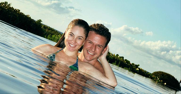 Grávida, Juliana Baroni curte dias de sol no Caribe com Eduardo Moreira