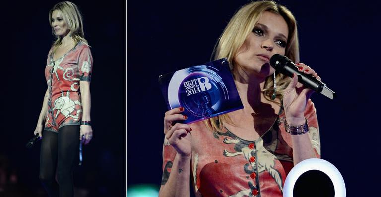 Kate Moss usa look de David Bowie em premiação