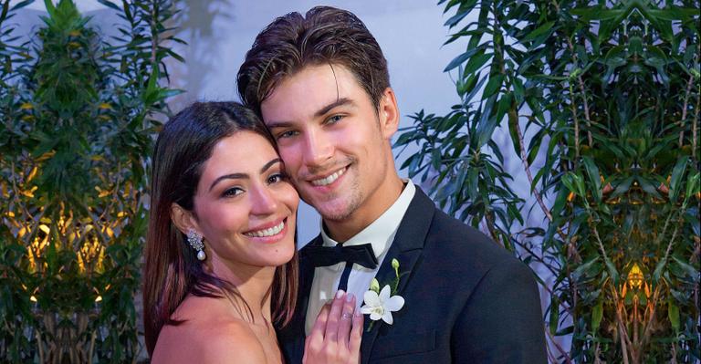 Após um ano de noivado, Carol Castro a Raphael Sander se casam no Rio
