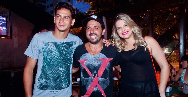 A sintonia de Ganso e a amada, Giovanna Costi em festa de amigo