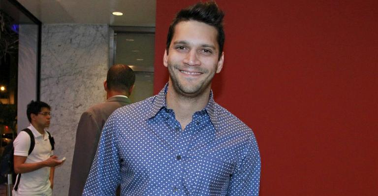 Armando Babaioff reforça o elenco de Joia Rara para novo romance de Hilda
